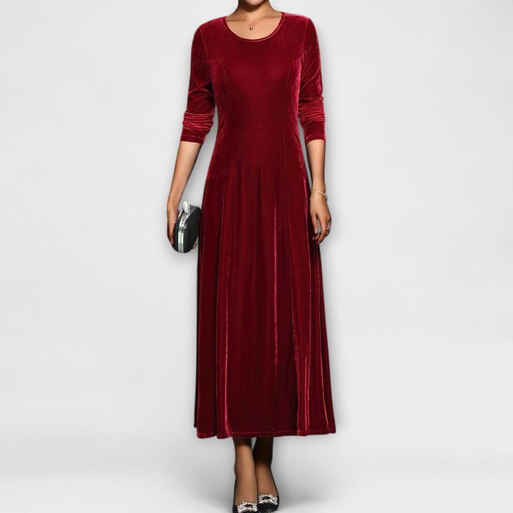 April - Softes Samtkleid