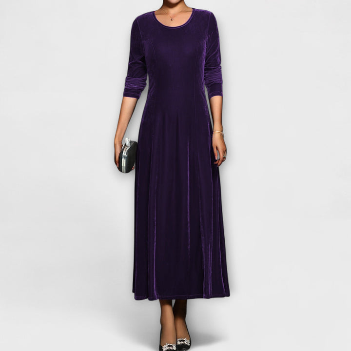 April - Softes Samtkleid