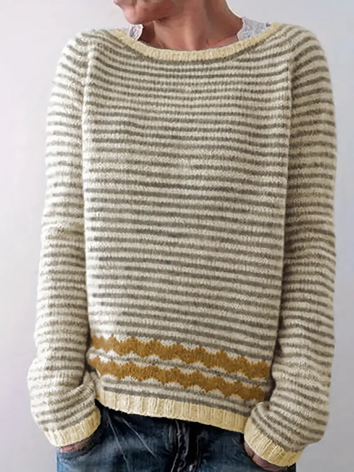 Aster | Lässiger Damenpullover mit feinen Streifen