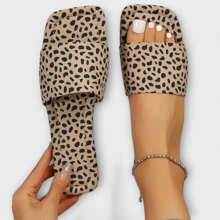 FLAT SLIDES WITH LEOPARD PRINT