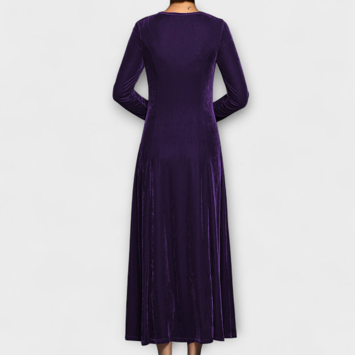 April - Softes Samtkleid