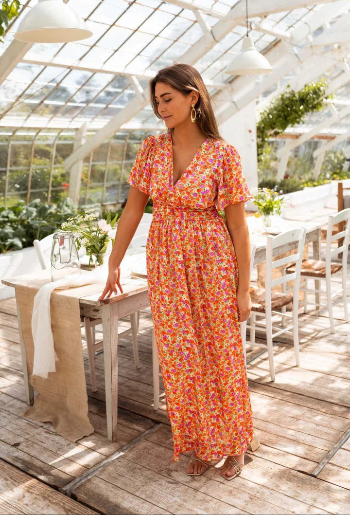 KYNAVA – MAXIKLEID MIT HERZAUSSCHNITT UND BLUMENPRINT