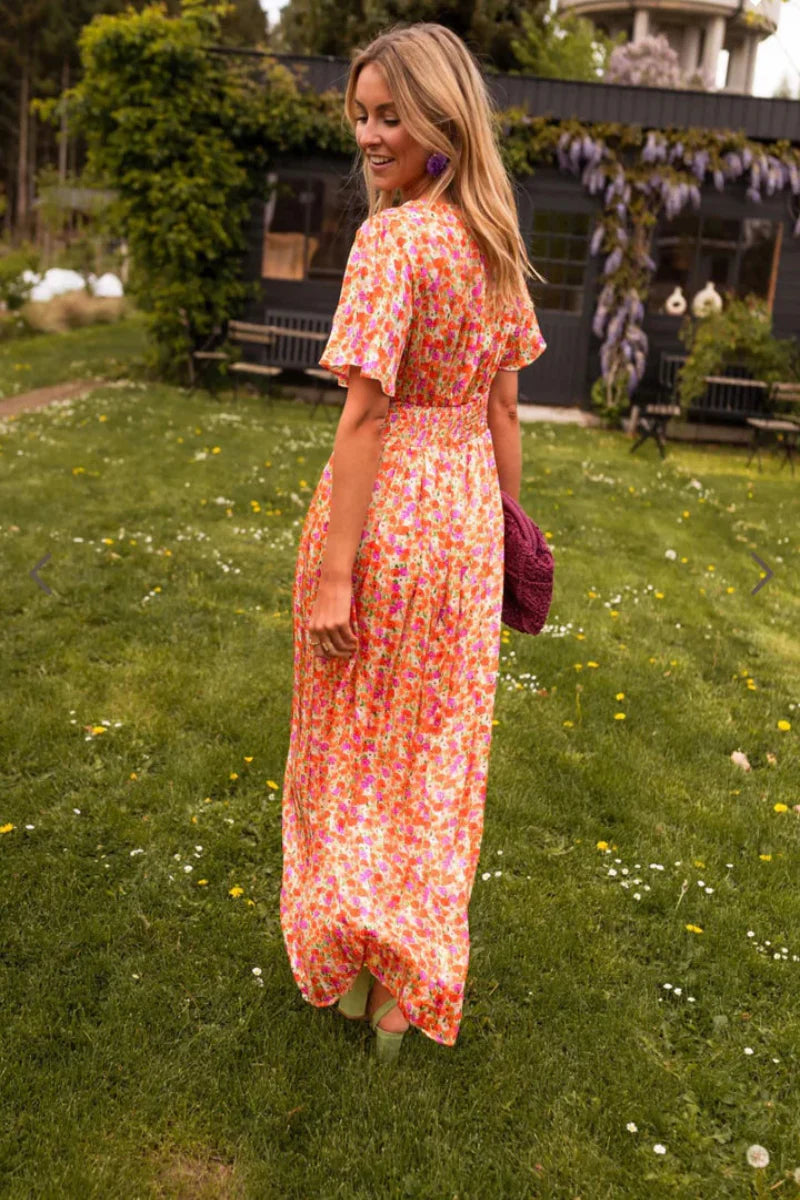KYNAVA – MAXIKLEID MIT HERZAUSSCHNITT UND BLUMENPRINT