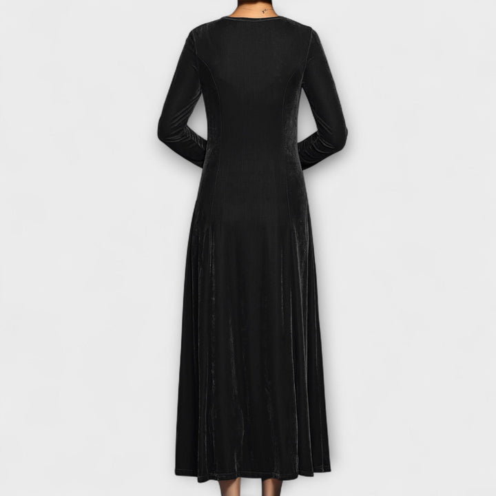 April - Softes Samtkleid