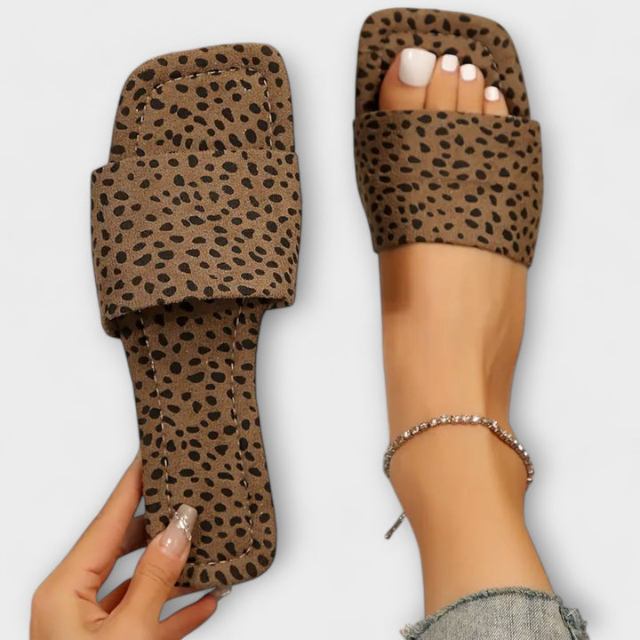 FLAT SLIDES WITH LEOPARD PRINT
