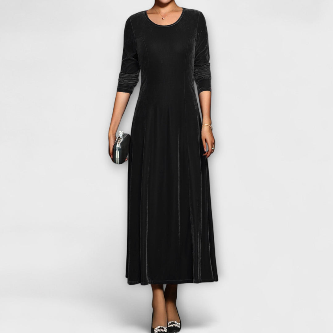 April - Softes Samtkleid